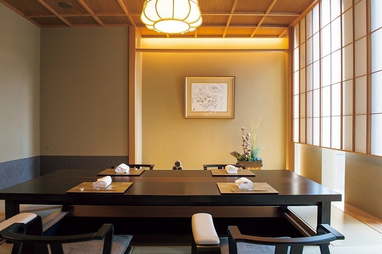 日本の伝統美をモダンに表現した掘りごたつの和室。